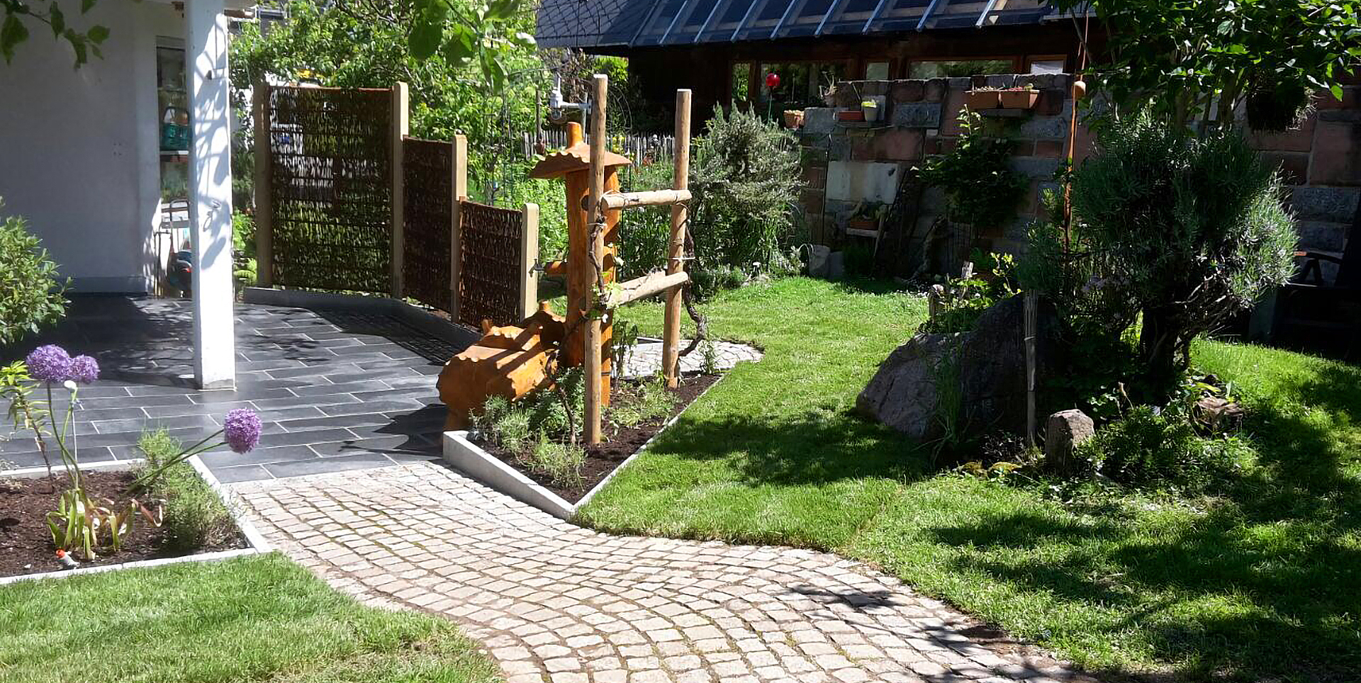 Garten-und Dachgartensanierung in eng bebauter Wohnsiedlung